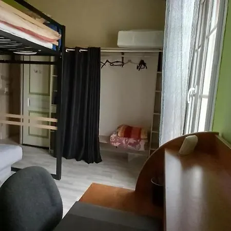 Familiale Dans Maison Au Calme Δωμάτια σε οικογενειακή κατοικία *